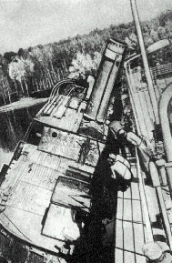 Ледокол "Ангара" летом 1988 года - начало восстановительных работ.